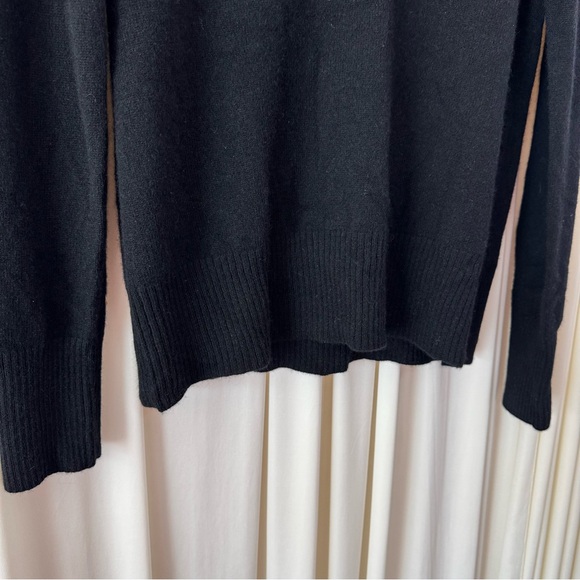 Enza Costa Black 100% Cashmere V-Neck Sweater Size Large Winter‎ - Picture 6 of 8